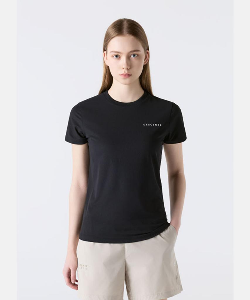 DESCENTE Label Lock Wording Graphic Short Sleeve T-Shirt Black Sr223Uts47 (A Type)