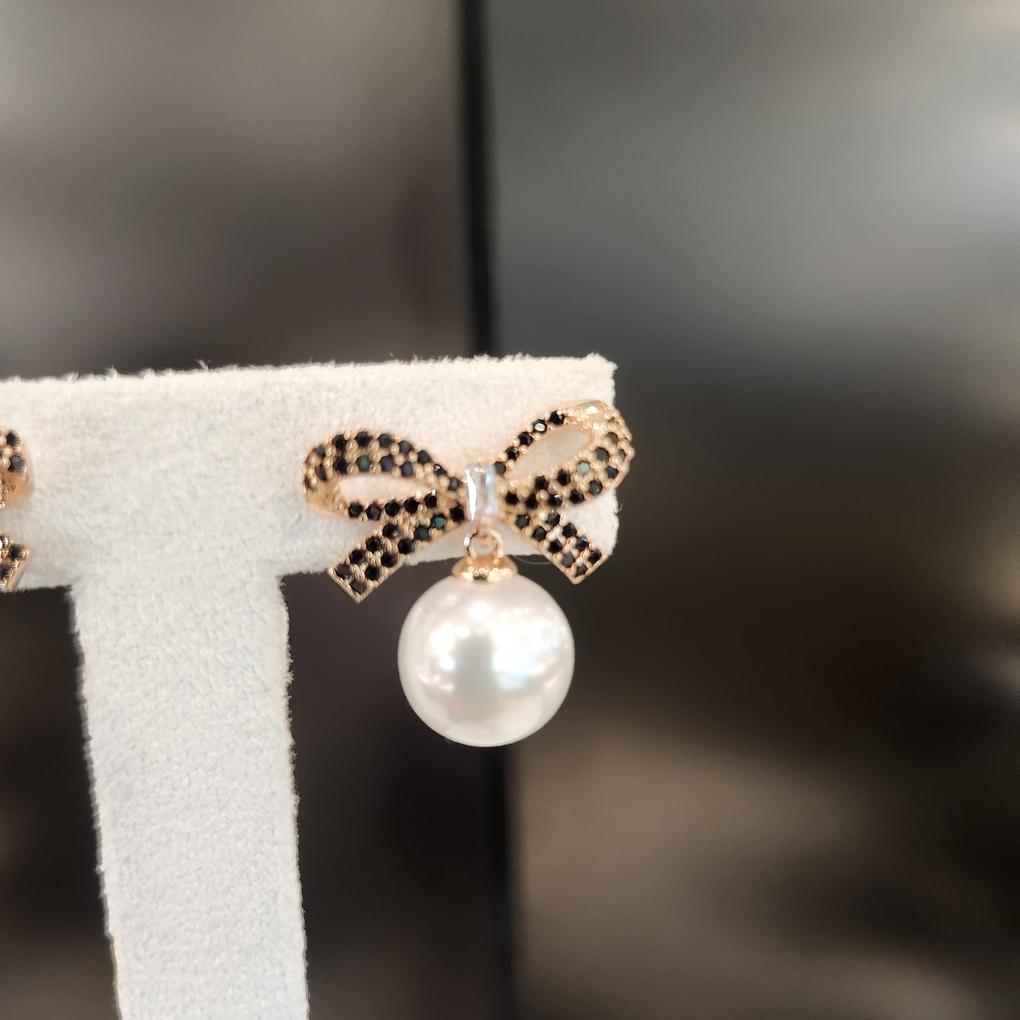 ARTRIA Ribbon Dangling Pearl E Nuclear Pearl Cubic Earrings EGSERKK0007BKF