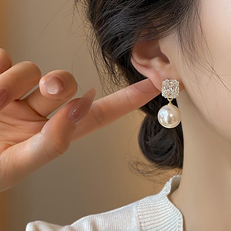 S925 Silver Needle Luxury Square Zircon & Pearl Trendy Temperament Earrings.