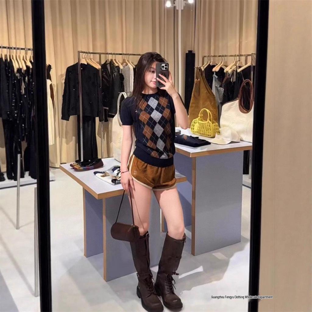 Женский свитер с коротким рукавом и круглым вырезом из трикотажа аргайл в стиле преппи, милый для ранней осени 2025 года