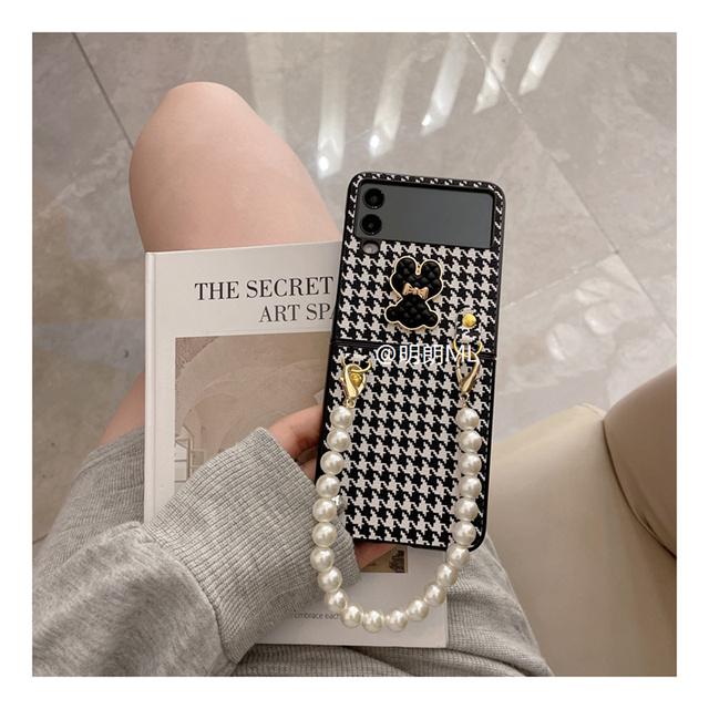 Luxury Classic Houndstooth Bear Phone Case For Samsung Galaxy Z Flip 3 Z Flip 4 Z Flip 5g Leather Bracelet Protector Cover Para