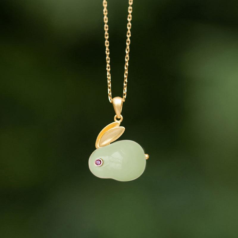 Древний золотой хотанский нефритовый кролик кулон женское нефритовое ожерелье кролика высокого уровня небольшой толпы дизайн модный