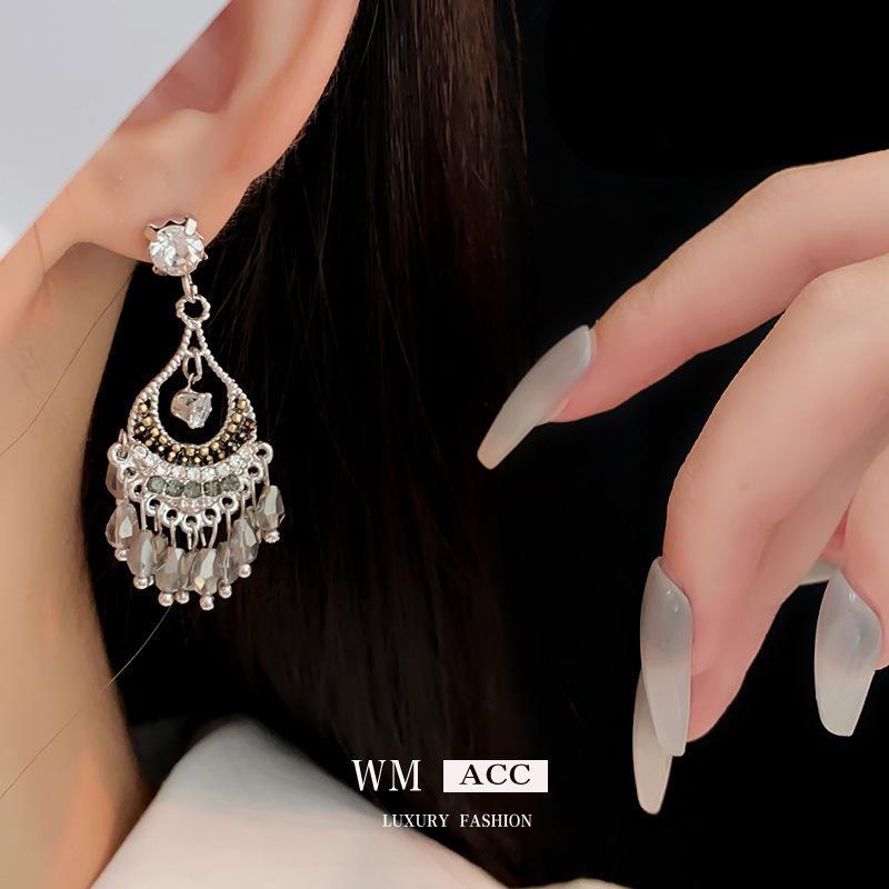 Silver Needle Diamond Water Drop Tassel Earrings - Ethnic Retro Style, All-Match Temperament Earrings.