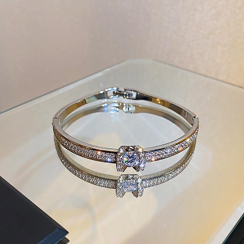 Открытый браслет с изумрудами и бриллиантами, нишевый дизайн, модные украшения в корейском стиле