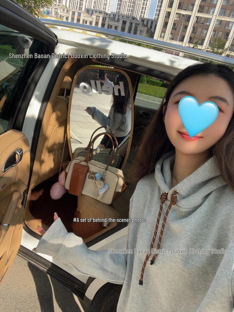 Худи женское из плотного хлопка MIU с вышивкой