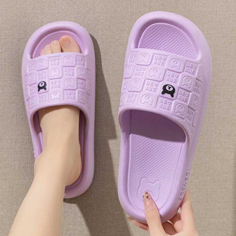 Тапочки с изображением очаровательного медведя из мультфильма: Толстая подошва, противоскользящая. Идеально подходит для ванной комнаты, дома, пляжа — для использования в помещении и на открытом воздухе