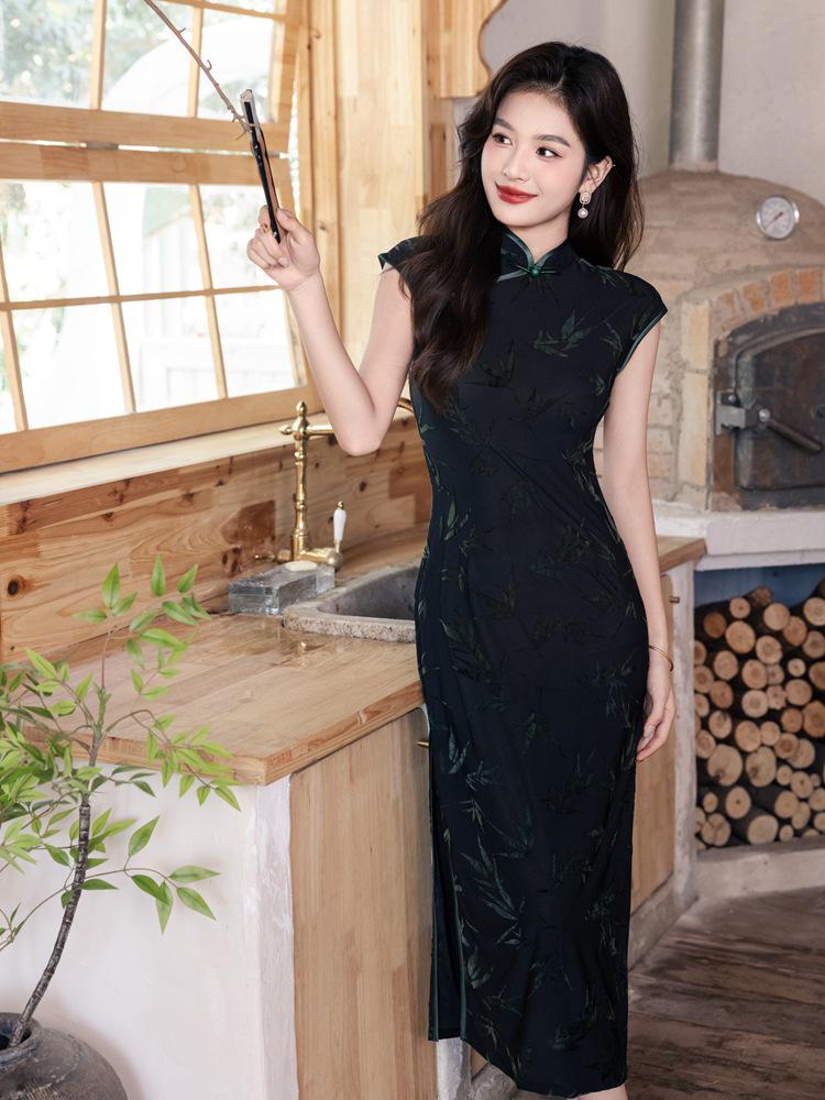 Платье-чонсам Bei Zhi Yun Black Retro без рукавов с халтером - Обновленное издание Осень 2025