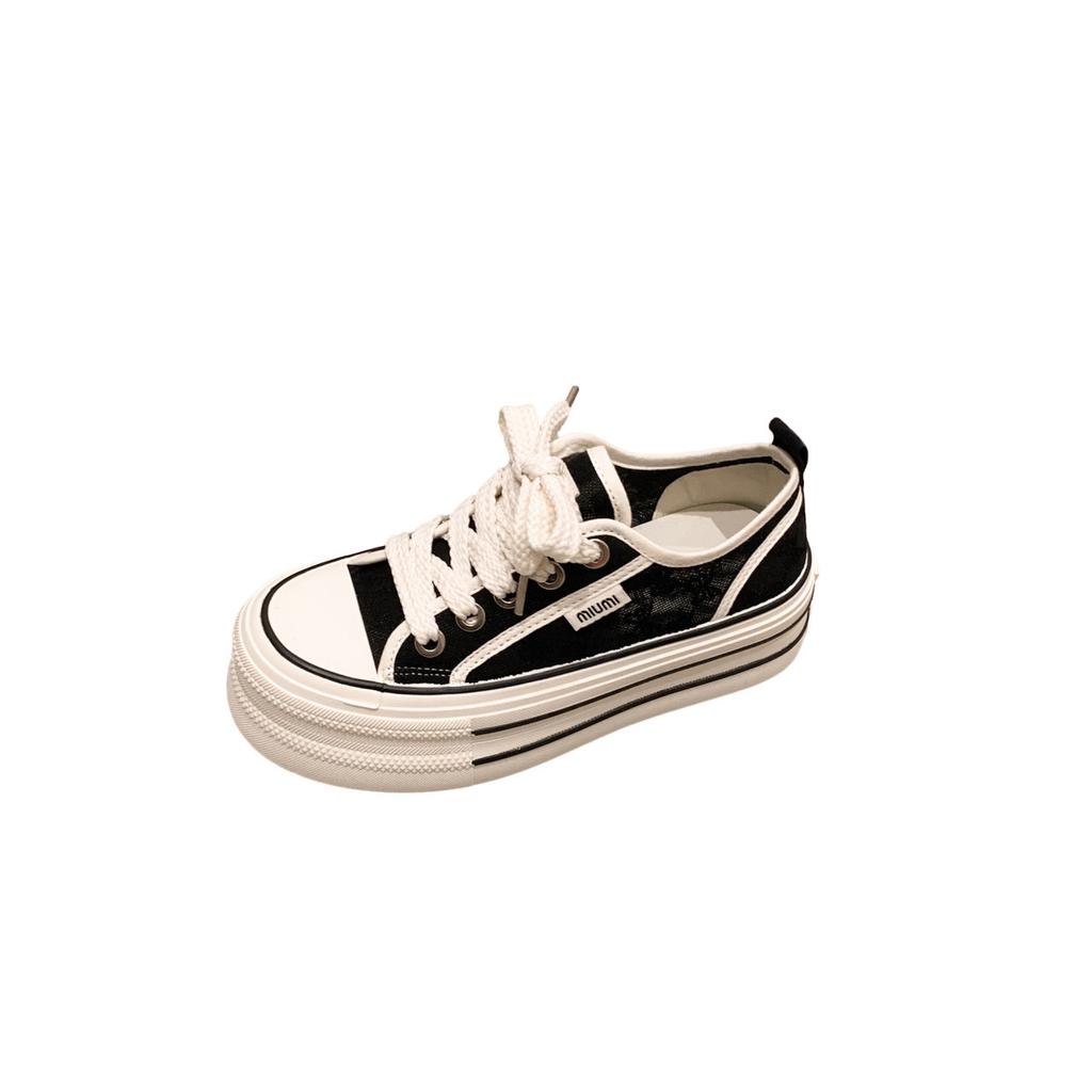 Дышащие новые толстые маленькие белые туфли женские летние туфли 2025 супер огонь с подошвой тонкие парусиновые туфли сезон повседневные универсальные юбка