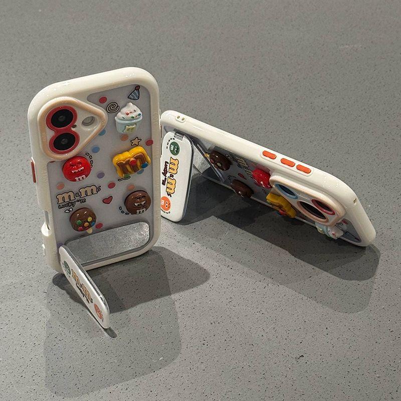Контрастный цвет Маленькие забавные M&M's Подходит для чехла для мобильного телефона Apple 16 Трехмерный с подставкой Чехол для мобильного телефона iPhone 15 Защита от падений 17