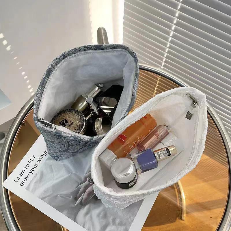 Новая женская сумка 2024 года, взрывная, большая емкость, косметичка премиум-класса, высокая красота, студенческая простая сумка для хранения