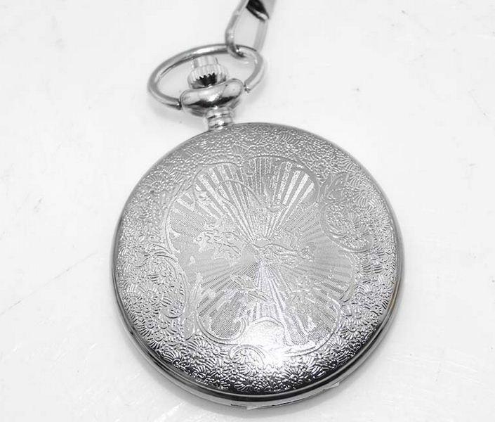 Карманные часы, аниме Атака титанов