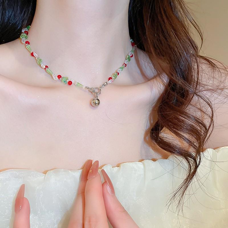 Яркое летнее ожерелье из бисера на ключицу — свежий и универсальный дизайн, вдохновленный дофамином