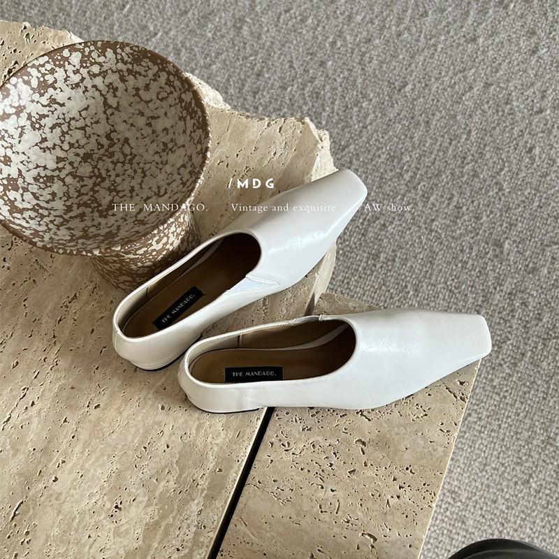 Туфли из мягкой кожи на квадратном каблуке в стиле ретро 2024 года