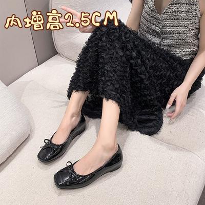 Внутренняя высота лука увеличивается. Одиночная обувь осень новая телесная лакированная кожа мягкая подошва обувь на четыре сезона