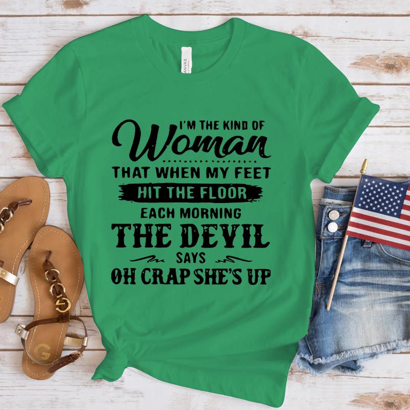 Забавно, я из тех женщин, которые, когда мои ноги касаются пола, печатают футболки для женщин. Летняя футболка с круглым вырезом. Женские топы.