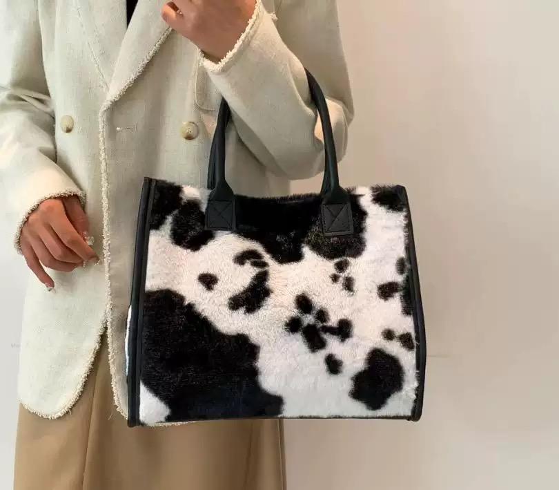 Новая женская мягкая плюшевая сумка через руку Новые зимние сумки-тоут с леопардовым принтом и принтом коровы Женские сумки из искусственной кожи подмышку Пушистая меховая сумка на плечо