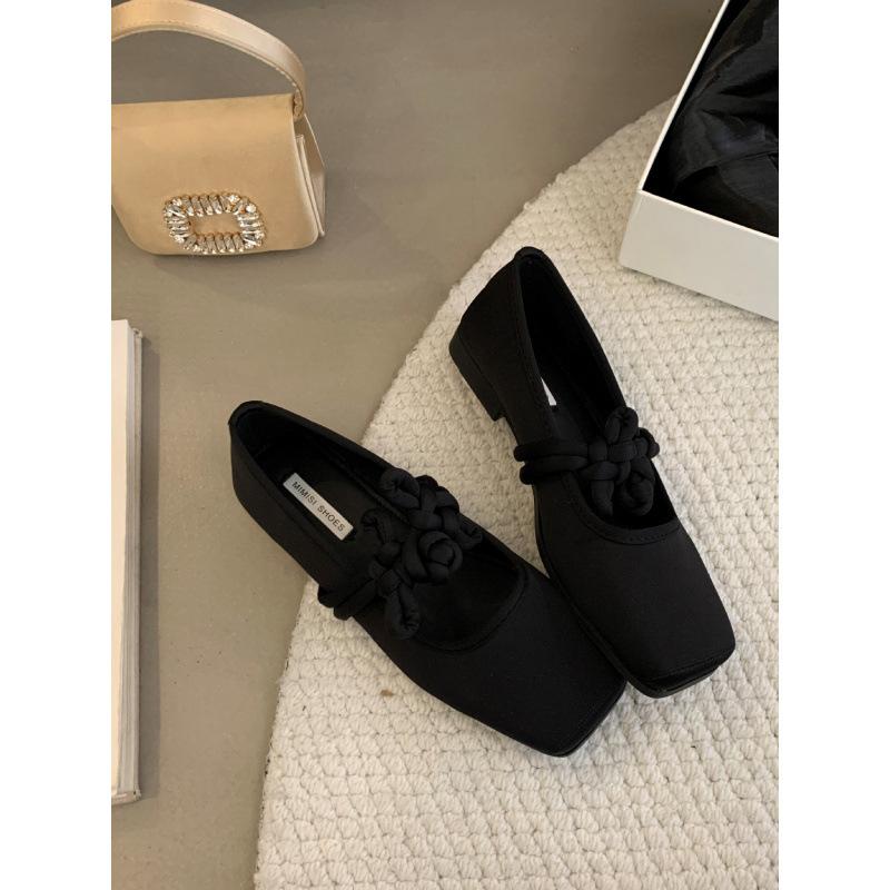 Национальный стиль новый китайский стиль французский внутренний увеличение высоты одинарная обувь женская 2025 весна красный китайский узел темперамент сочетание юбка Мэри Джейн