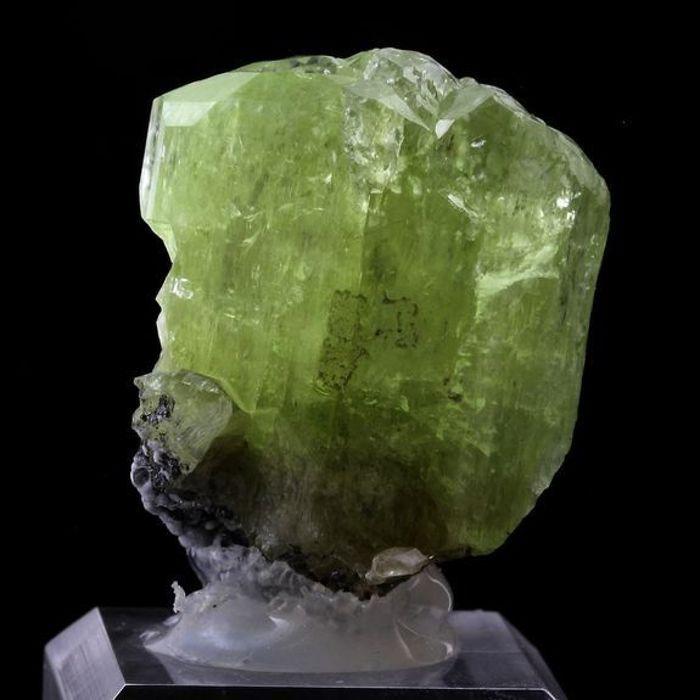 Pierres et Minéraux. Diopside. 244.0 ct. Merelani Hills, Manyara, Tanzanie.