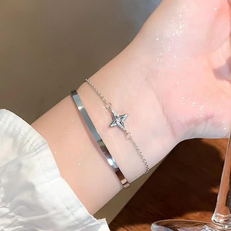 Heart Stylish Alloy Bracelet For Women Modern Highend Fashion Hand Ornament