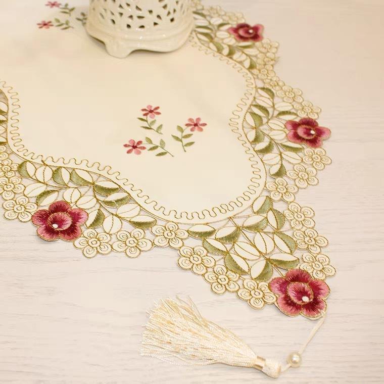 Пасторальный вышитый настольный флаг Весенний цветок Полиэстер Полая полоса ткани Домашний журнальный столик Скатерть Настольный флаг