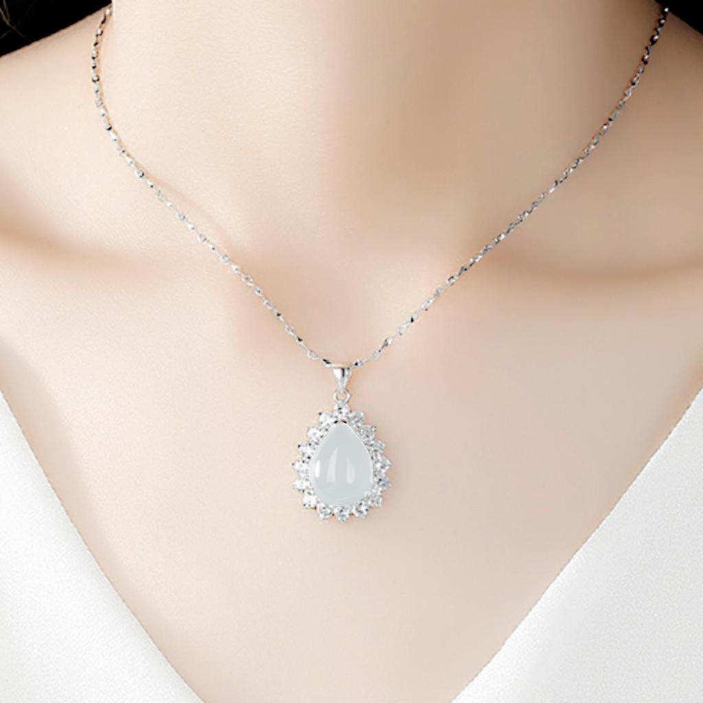 Подвеска Yi Hua Лепесток Зеленый Нефрит и Халцедон Ожерелье на Ключицу