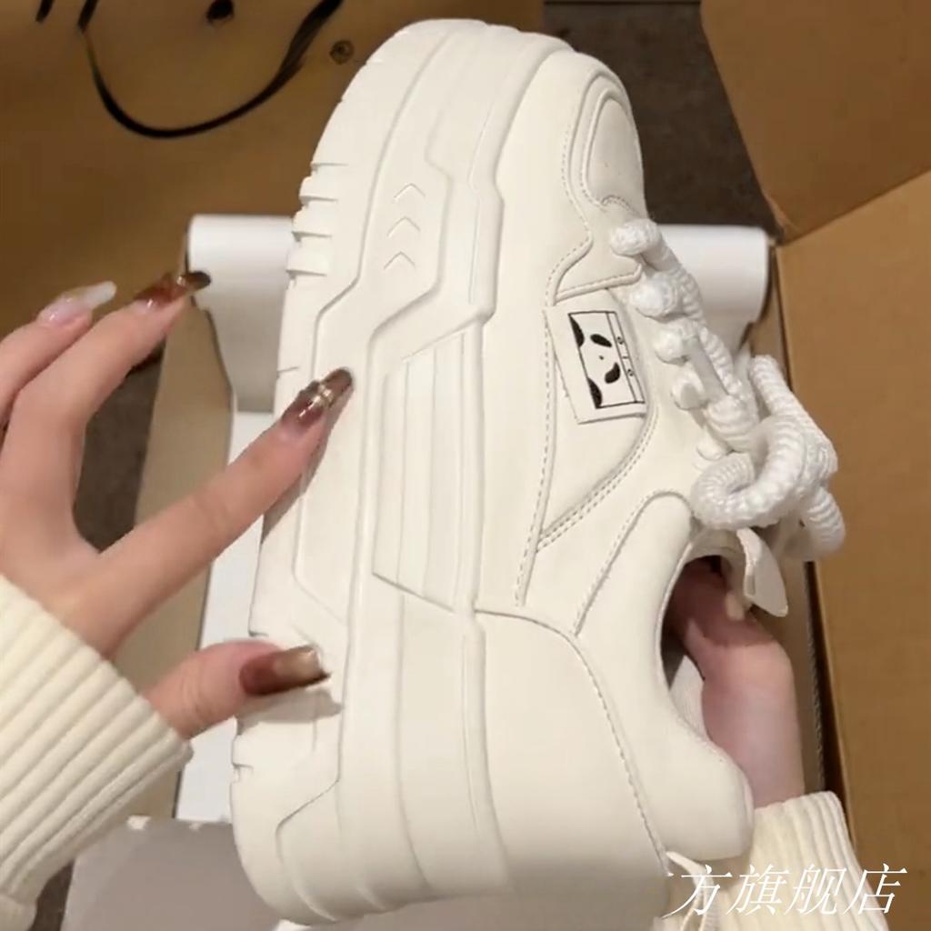 У Чжао Рут есть такие же белые туфли на платформе-маффин для женщин, осень 2024 года, новые универсальные спортивные туфли для сноубординга, увеличивающие рост, повседневная обувь