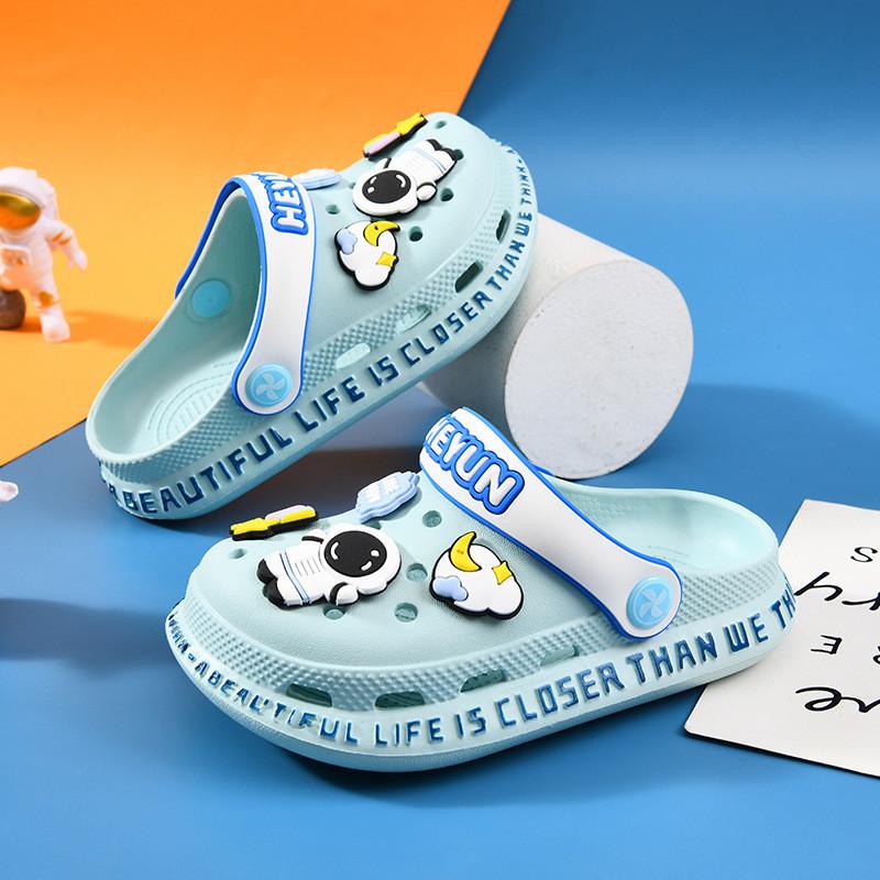 Стильные мультяшные детские туфли с отверстиями, дышащие летние сандалии для мальчиков и девочек, удобный дизайн из ЭВА