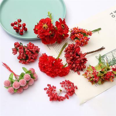 Красные искусственные цветы для DIY