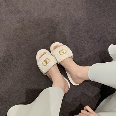 Версия люкс Xiaoxiangfeng школьный рюкзак пряжка тапочки на плоской подошве шлепанцы с перемычкой 2025 новый мягкая кожа ромбовидный узор уличные тапочки
