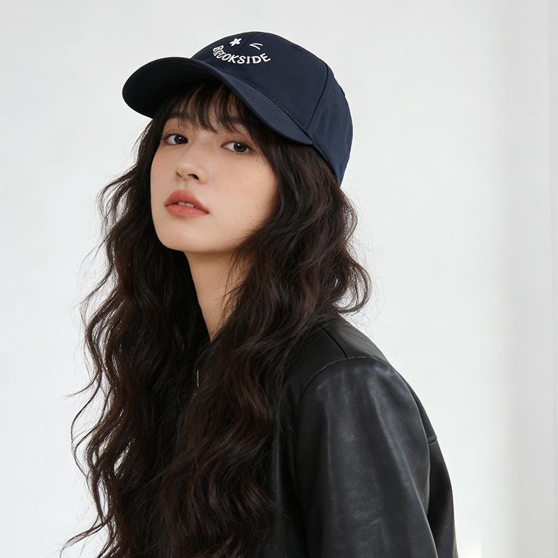 Baseball cap versatile street couple showing face small visor hole retro cap man