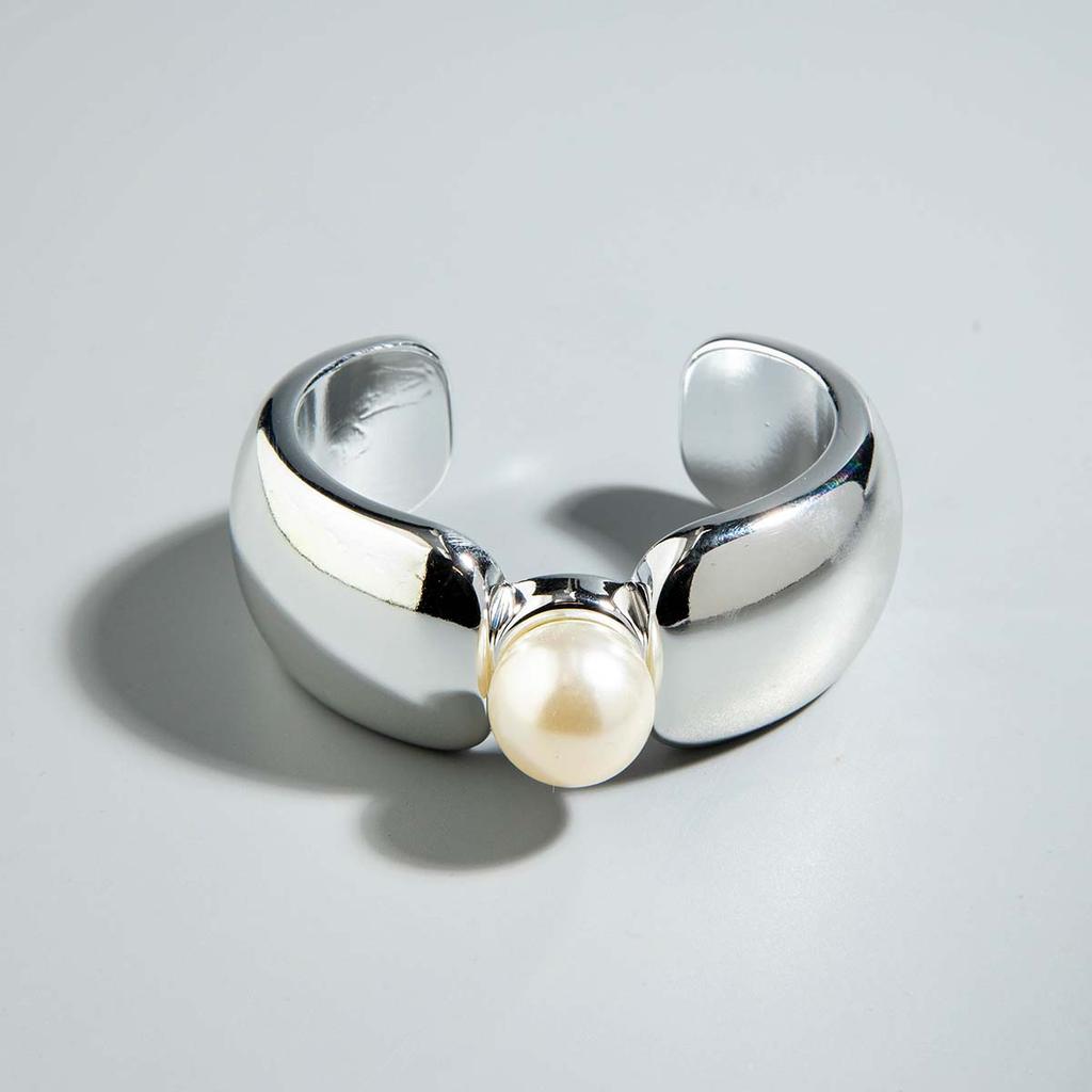 Модный персонализированный браслет с металлической текстурой и жемчугом, геометрическое открытие, преувеличенные женские украшения, универсальные для повседневного использования