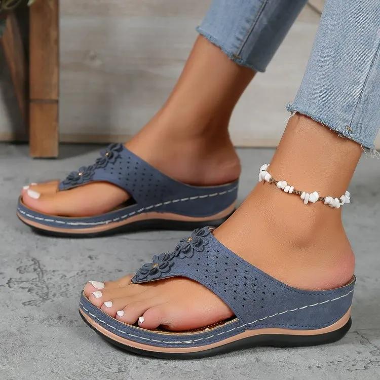 Новые летние женские сандалии с цветами 2024 года, нескользящие танкетки, удобные сандалии, женская обувь 43 размера, модная обувь, простой стиль