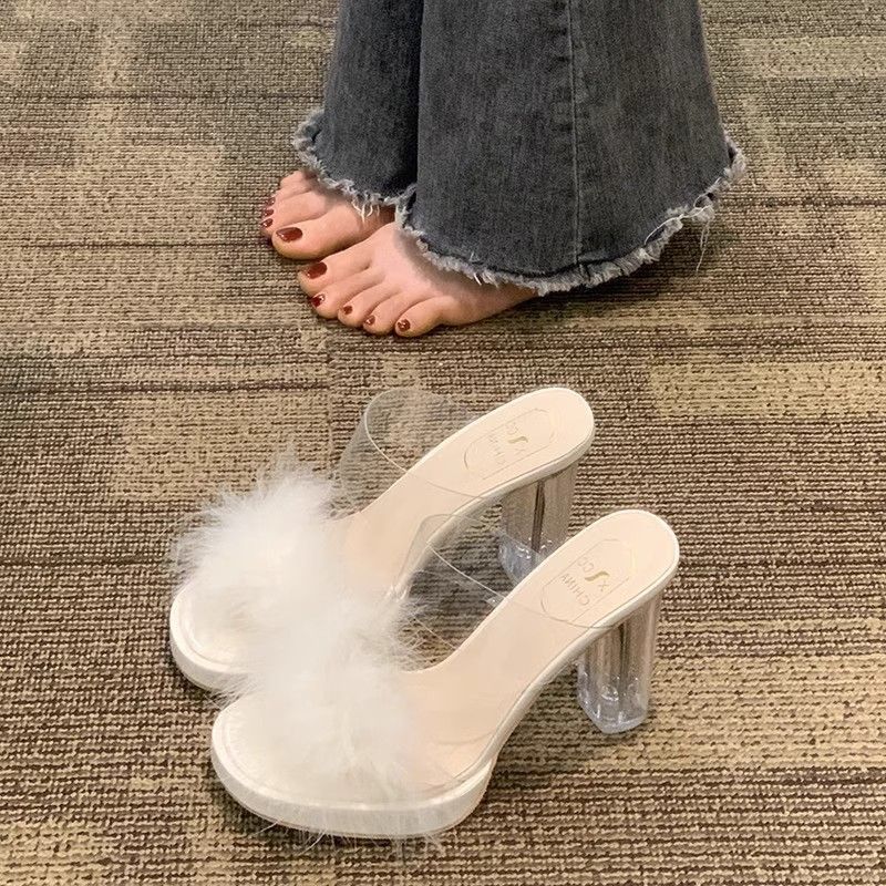 Темпераментные модные шлепанцы на платформе с открытым носком и грубым каблуком, лето 2025, прозрачные хрустальные туфли на высоком каблуке, модные пушистые сандалии