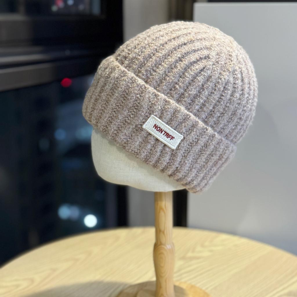 Новая простая шерстяная шапка с буквенной нашивкой для женщин, модная осенью и зимой, универсальная, повседневная, для путешествий на открытом воздухе, теплая шапка-пуловер