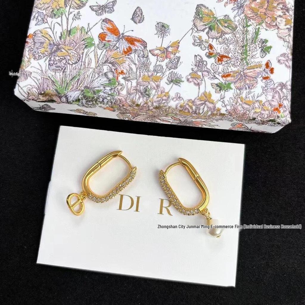 Elegant D-Shaped Pearl & Half-Diamond Asymmetrical Earrings - Minimalist Versatile Studs