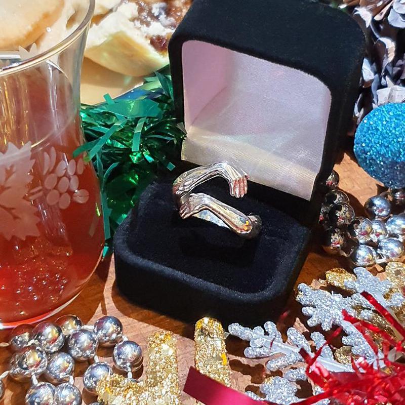 Classic Creative Silver Hug Rings for Women Metal Carved Hands Open Ring Birthday Party Jewelry Gifts