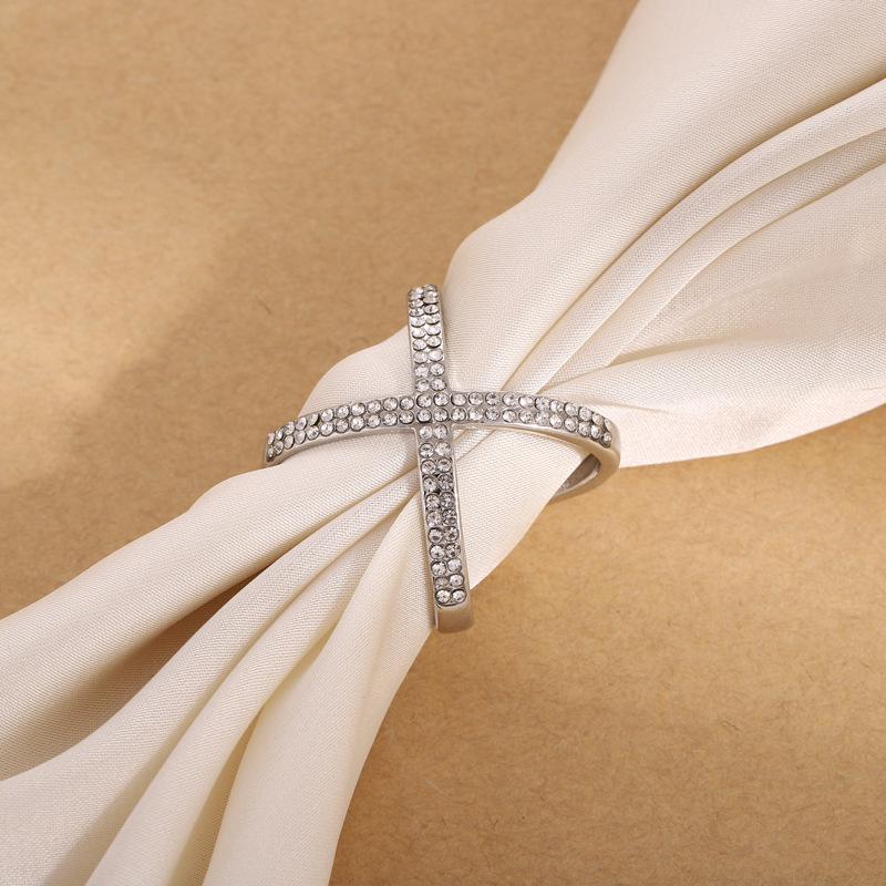 «Элегантная квадратная пряжка для шарфа с бриллиантами двойного назначения: Универсальный и простой аксессуар для завязывания шали.