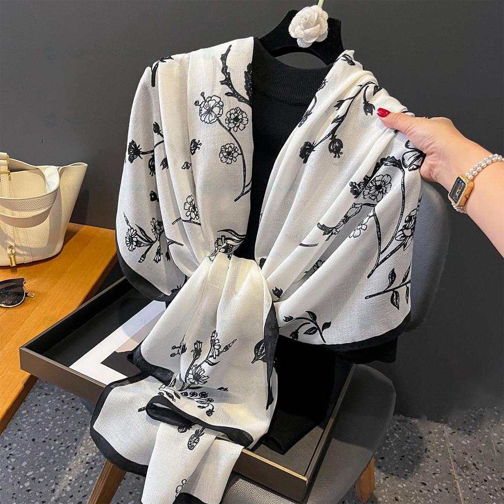 Elegant Women's Scarf Autumn Winter Printed Cotton Linen Shawl Korean Design Luxury Style Popular Fashion Women's Scarf