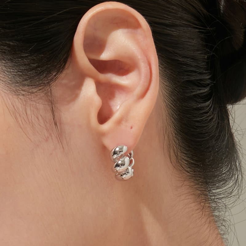 Tirr Lirr Tizen Maximize Balloon Twist Silver-White Earrings TEDSVW14035M