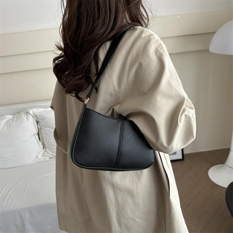 Fashionable Crossborder Vintage Shoulder Bag For Women With Spacious Interior Design