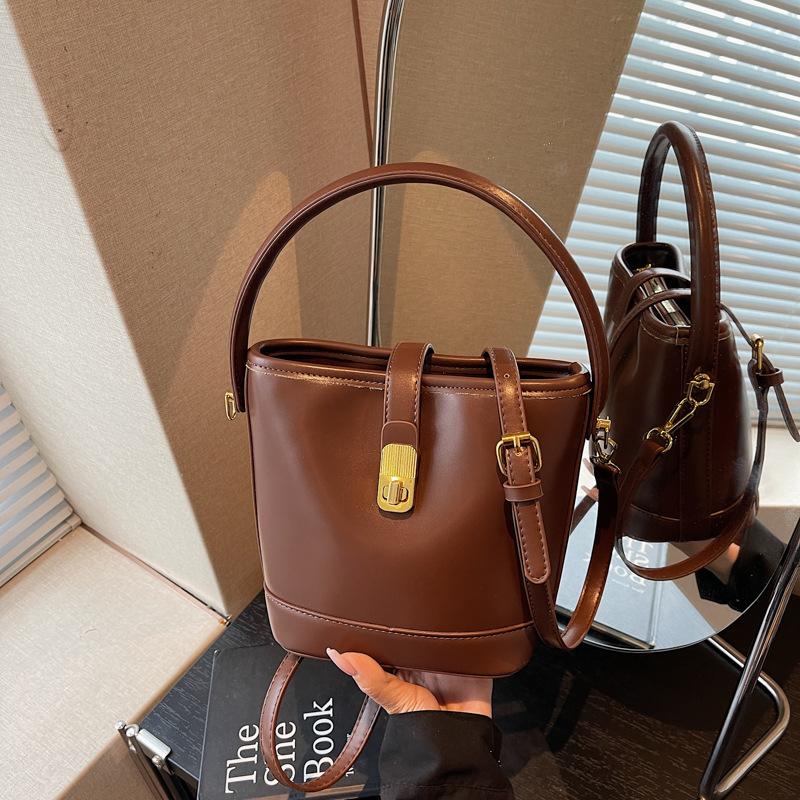 Niche Design Hand-carried Bucket Bag Women's New High-end Retro Versatile Shoulder Messenger Bag