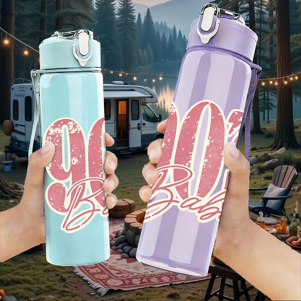 1PC Retro 90s Vintage Letter Text Print 750ml Color Plastic Sports Water Bottle Leakproof Flip Straw Lid Suitable for Sports Office Home Use