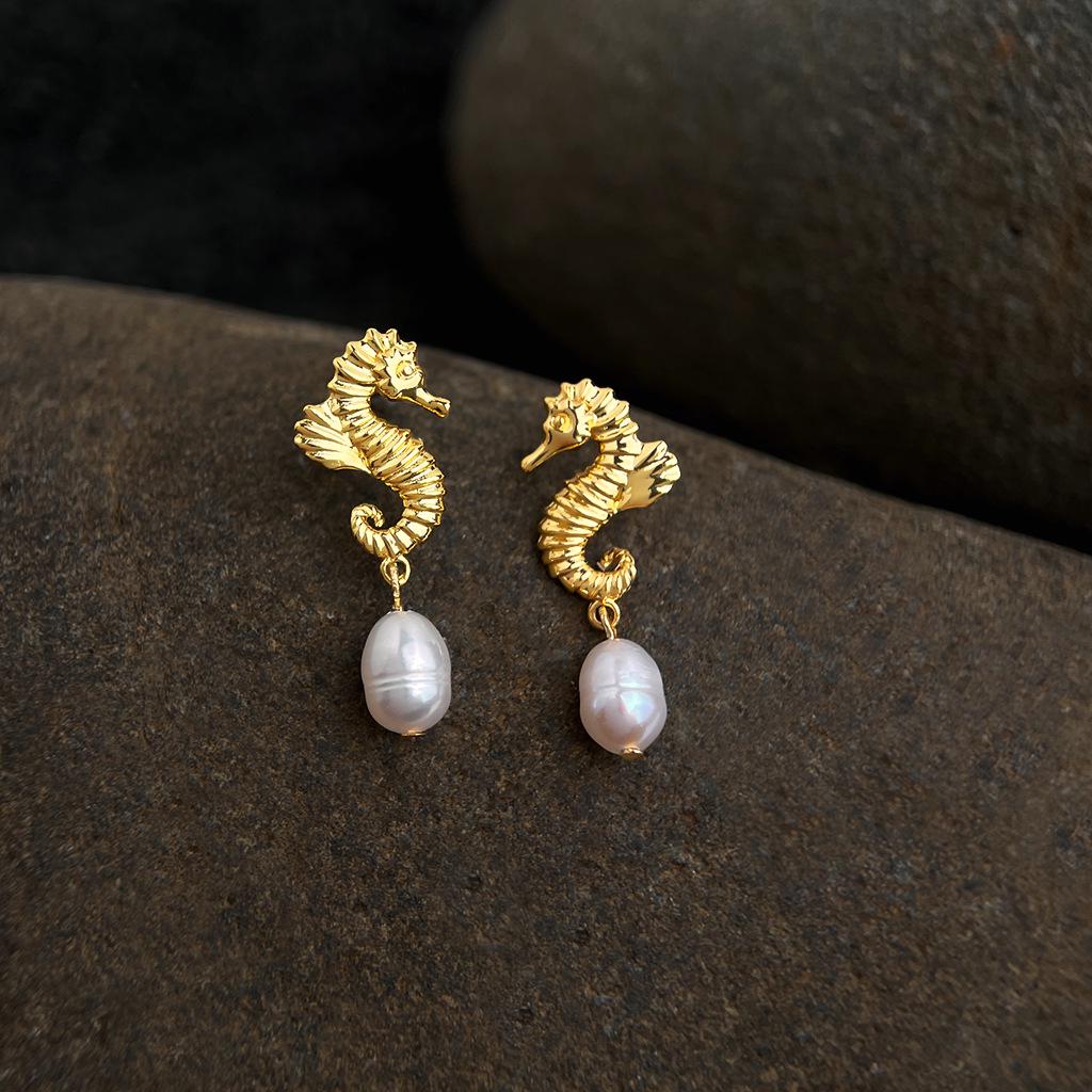18K Gold Freshwater Pearl Seahorse Earrings - Ocean Series Niche Design
