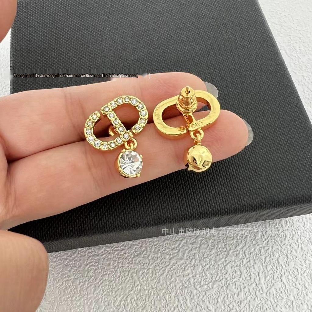 В наличии серьги с кисточками и розовыми бриллиантами: Элегантный женский сладкий стиль с инкрустированными буквами CD