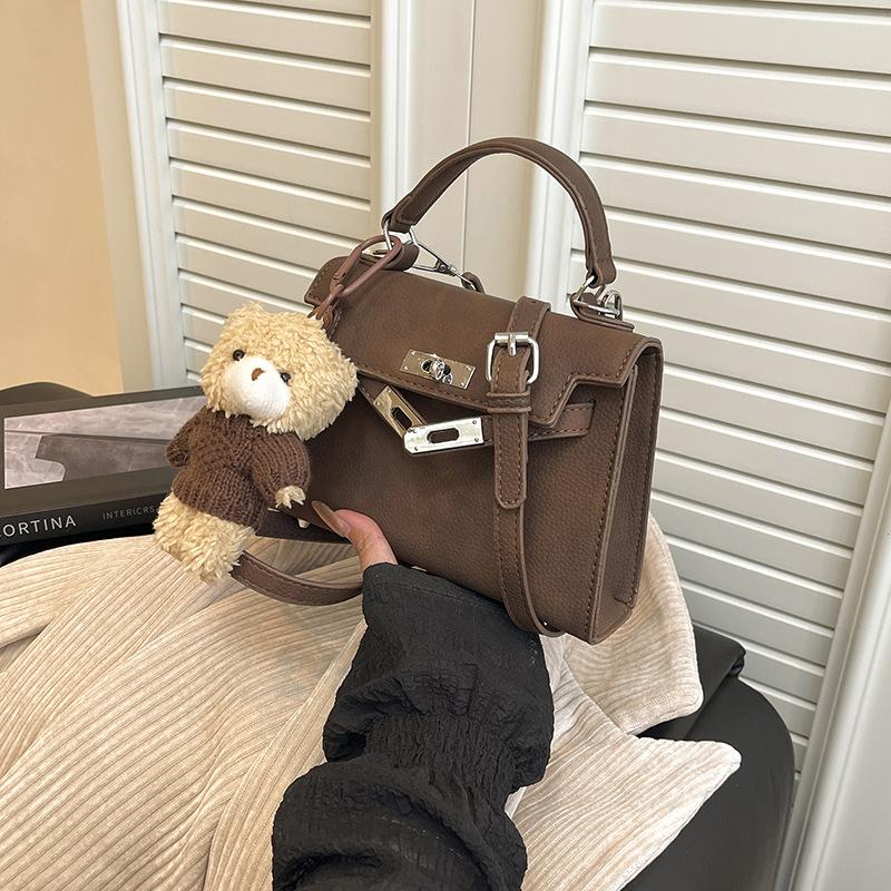 Выходная сумка женская 2025 новая сумка-мессенджер с высоким чувством осени и зимы популярная супер огонь сумка через плечо маленькая квадратная сумка