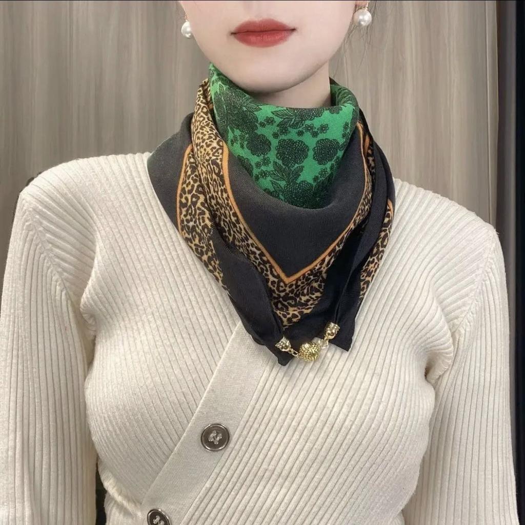 Print Magnetic Buckle Silk Scarf For Women Triangle Neck Scarf For Autumn And Winter Warmth And Cold Resistance Fashion Scarves