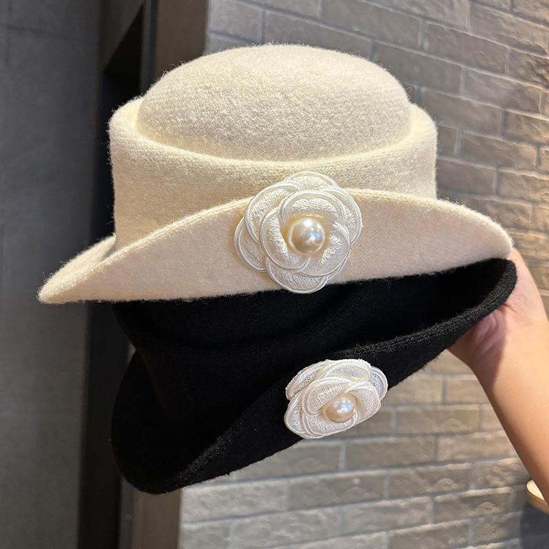 Hepburn style camellia black pearl top hat women's autumn and winter advanced sense thousand gold hat shows small temperament bucket hat