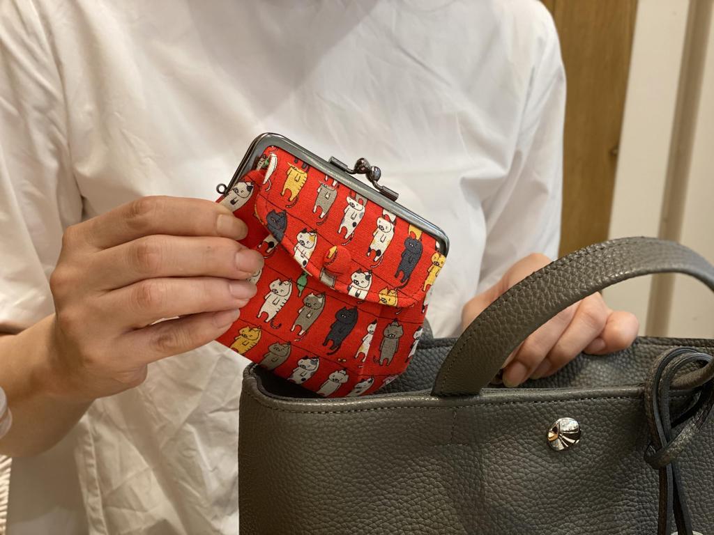 Кошелек-держатель с карманом для монет, изготовленный в Японии, с рисунком в виде кота из Киото, милый цветочный кот [официальный представитель Biandu] Родитель-ребенок (ботанический (Темно-синий))