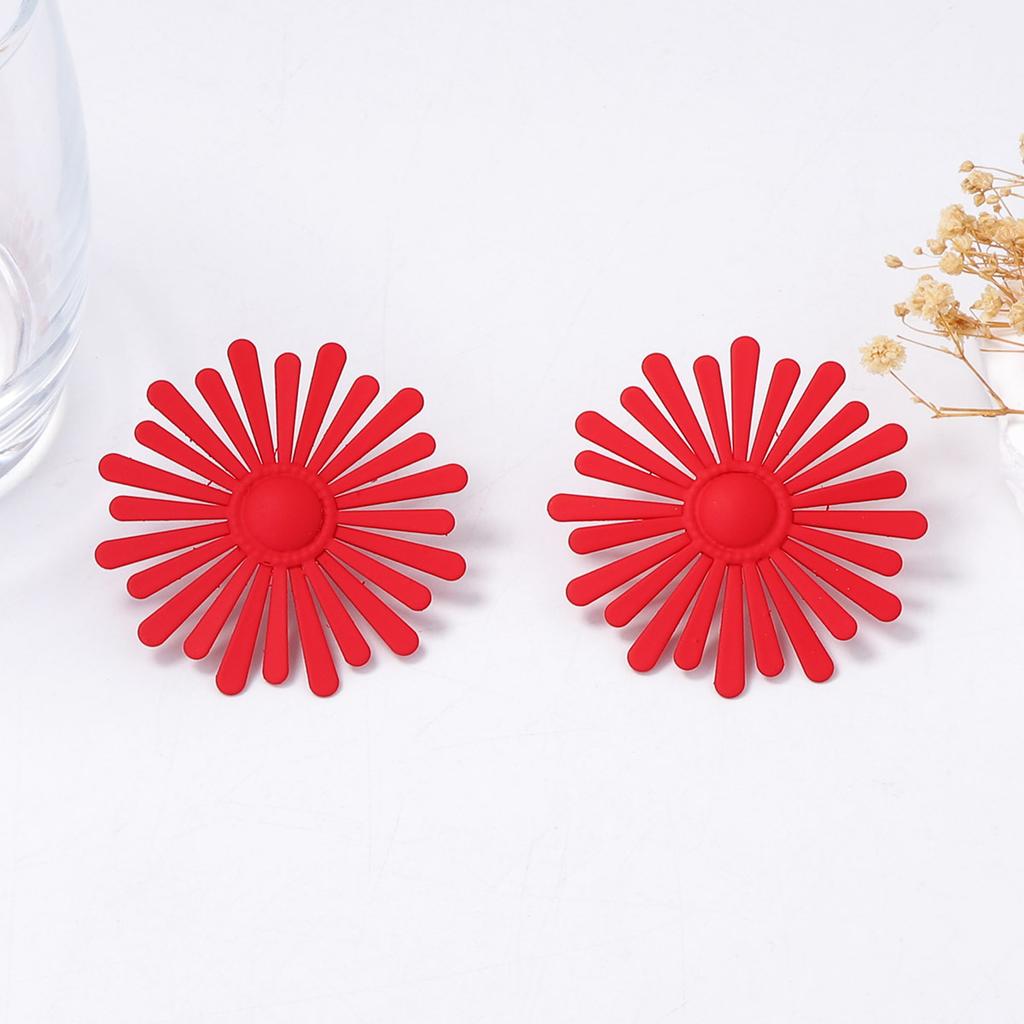 European and American Simple, Fashionable, Exaggerated Metal Lacquered Red Flower Stud Earrings Are Versatile Daily Commuting Earrings