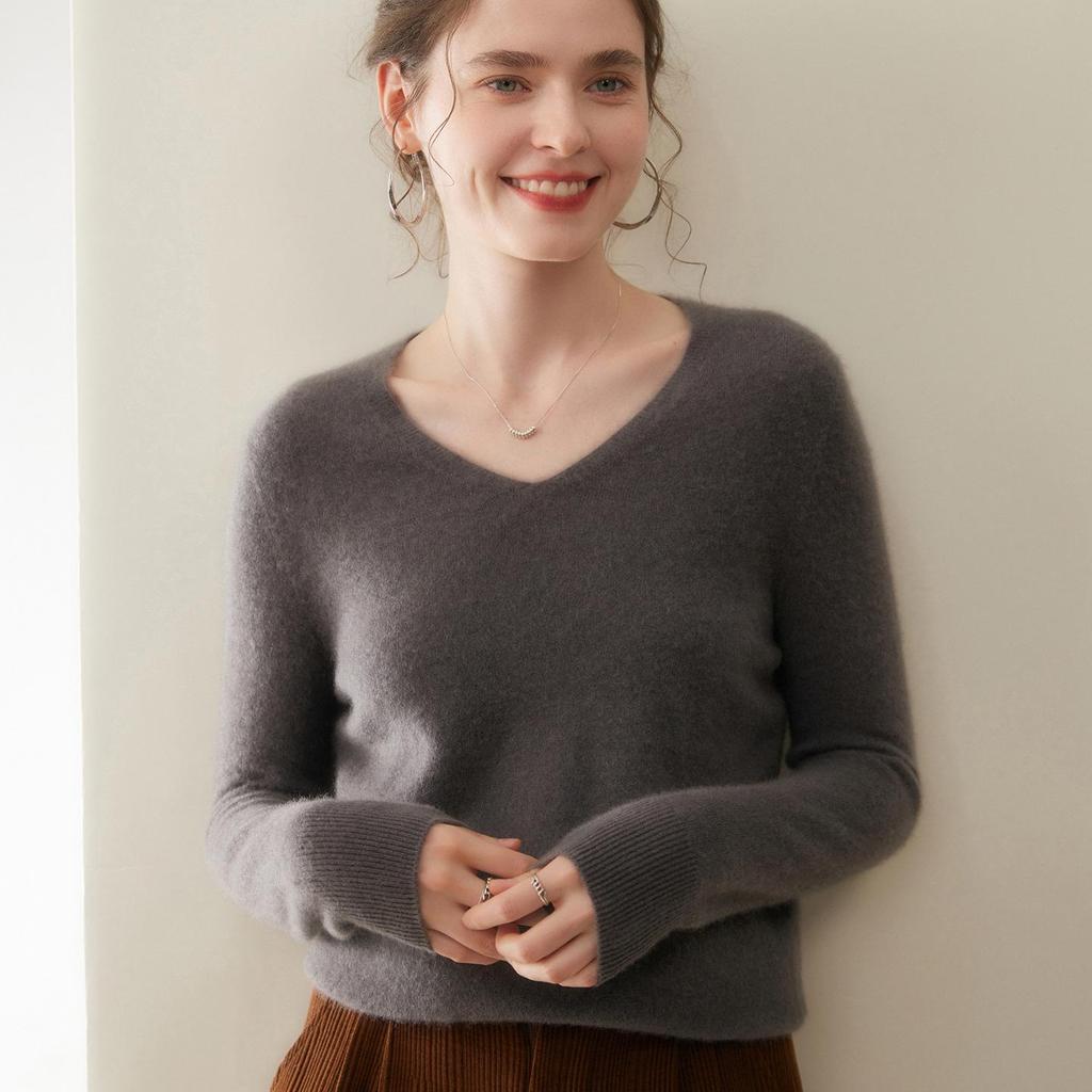 2025 Autumn/Winter Women's V-Neck Seamless Cashmere Sweater: Versatile Knitted One-Piece Pullover Base Layer